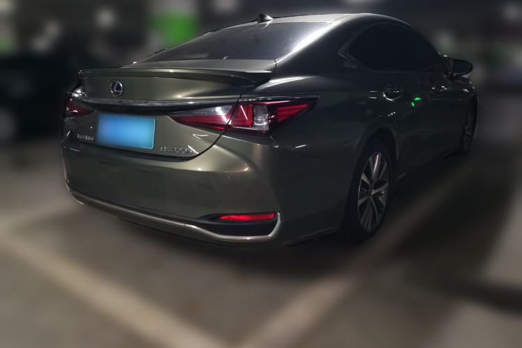 Used Lexus ES 2020 300h Premier Edition