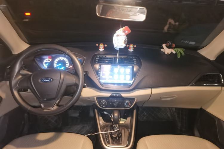 Used Ford Escort 2015 1.5L Automatic Comfort Edition Center Console
