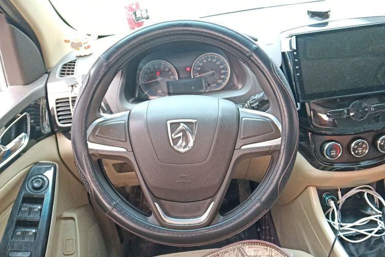Used Baojun 730 2014 1.5L manual Comfort version 7 seats Steering Wheel