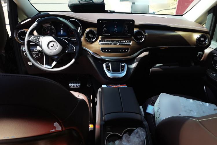 Used Mercedes-Benz V-Class 2021 V 260 L Long-wheelbase Luxury Edition Center Console