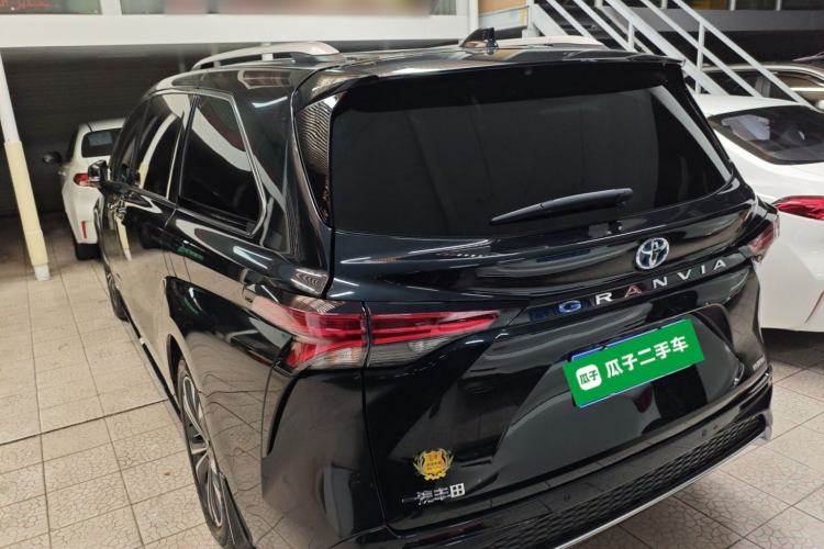 Used Toyota Granvia 2022 2.5L Hybrid Flagship Edition Exterior 2