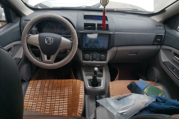 Used BAIC Weiwang M20 2014 1.5L practical type BJ415A Center Console