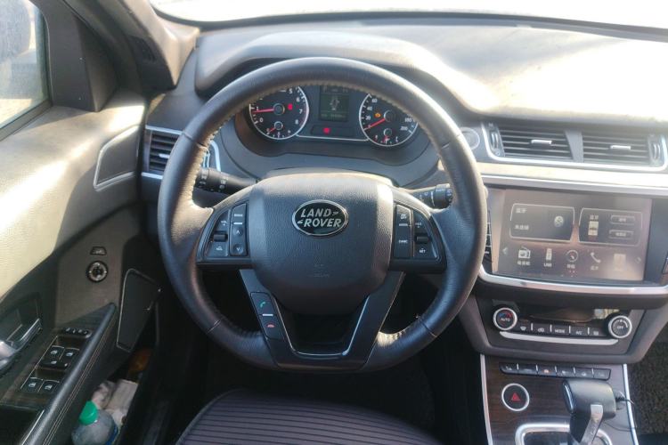 Used Land X7 2015 2.0T Panoramic Prestige Edition
