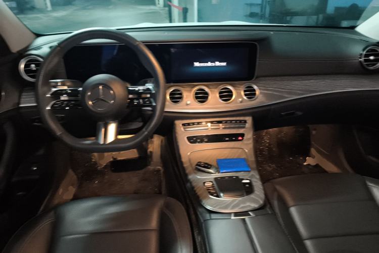 Used Mercedes-Benz E-Class 2022 Revised Version E 300 L Sporty and Stylish Edition Center Console
