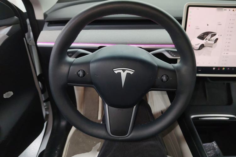 Used Tesla Model Y 2023 Long-Range All-Wheel-Drive Version
