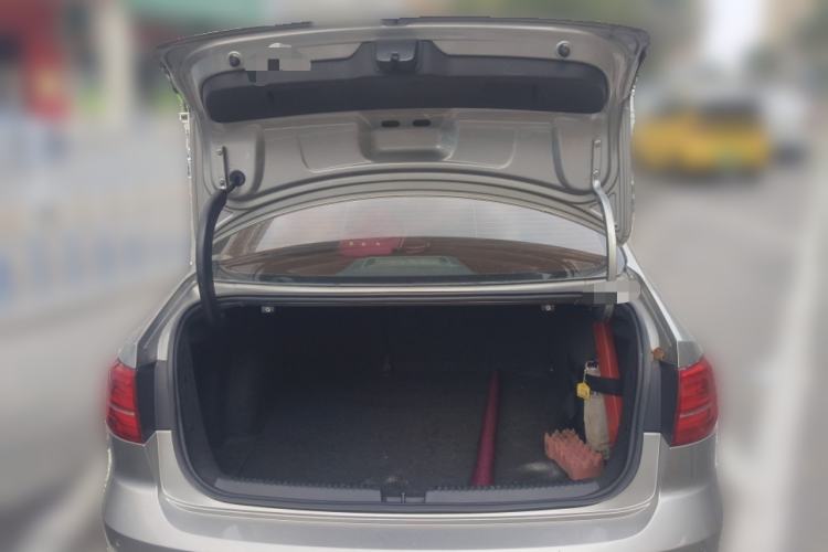 Used Volkswagen Sagitar 2015 1.6L Manual Comfort Model Trunk