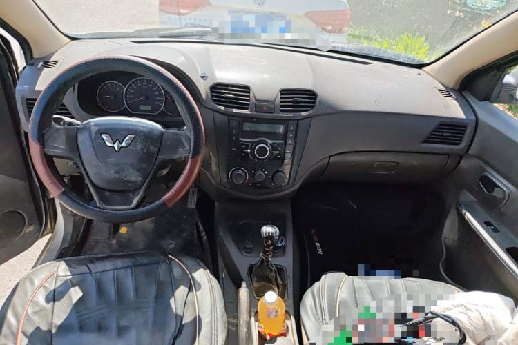 Used Wuling Hongguang 2013 1.5L Base Version Center Console