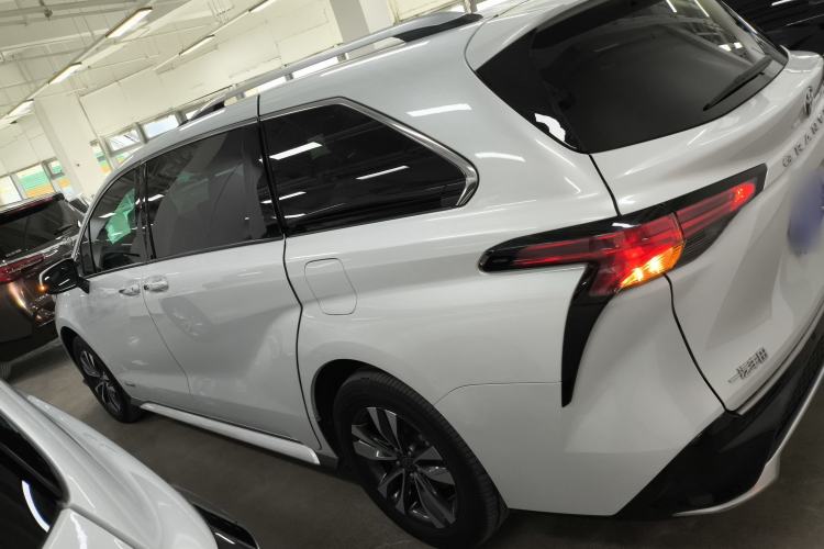 Used Toyota Granvia 2023 2.5L Hybrid Luxury Edition
