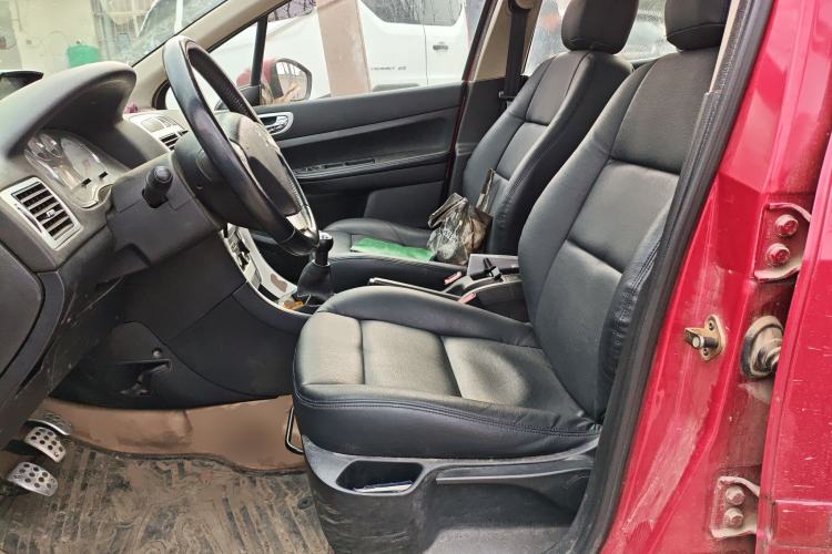 Used Peugeot 307 2013 1.6L Manual CROSS
