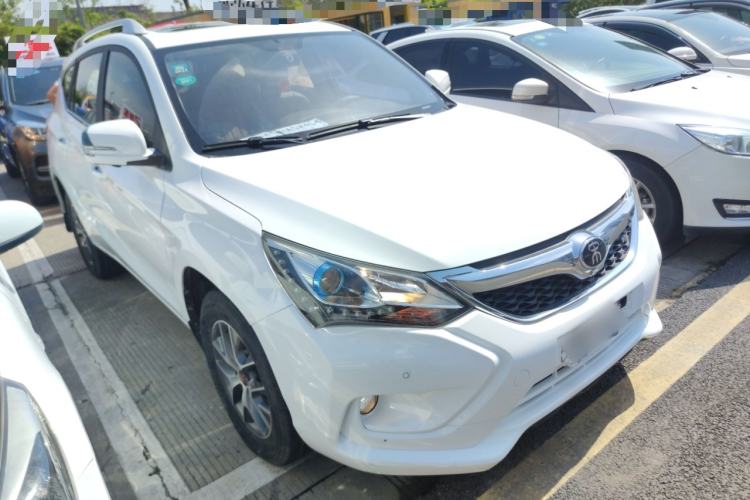 Used BYD Song 2016 GaiShi Edition 1.5TI Manual Elite Model Front Right 45 Deg