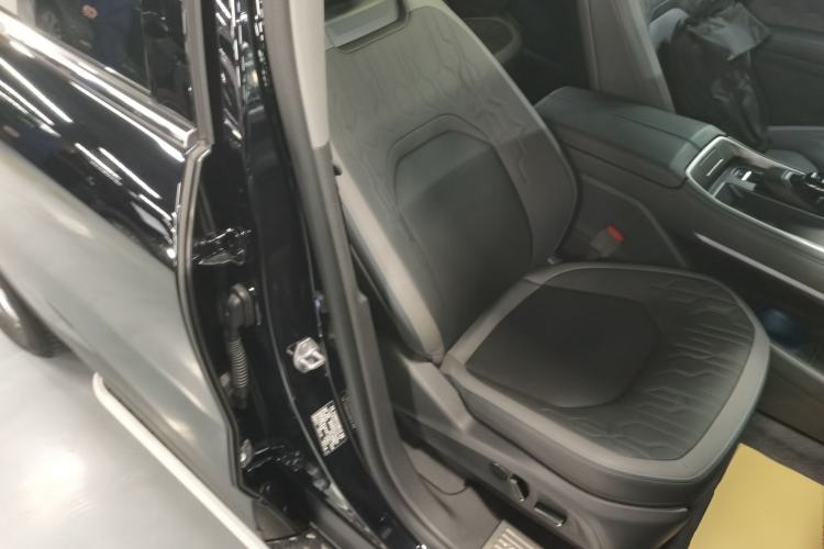 Used Ford Edge 2023 Ford Explorer L 2.0T EcoBoost Two-Wheel Drive 7-Seater Luxury Model Right Front Seat