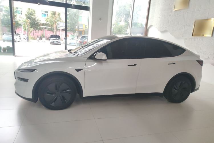 Used Tesla Model Y 2025 Long-Range All-Wheel-Drive Version