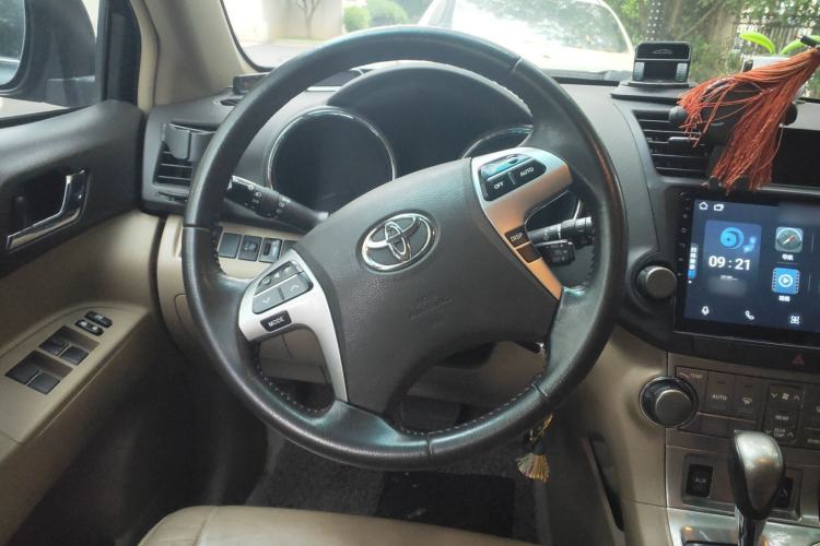 Used Toyota Highlander 2012 2.7L Two-Wheel Drive 7-Seater Luxury Edition
