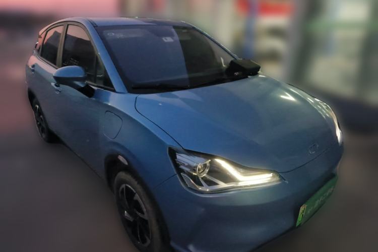 Used NETA V 2021 Long-Range Entertainment Edition Front Right 45 Deg