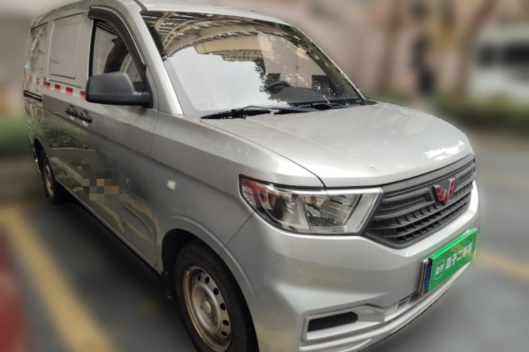 Used Wuling Hongguang V 2022 1.5L Jingqu Edition Enclosed-Window Vehicle with Hydraulic Power Steering LAR Front Right 45 Deg