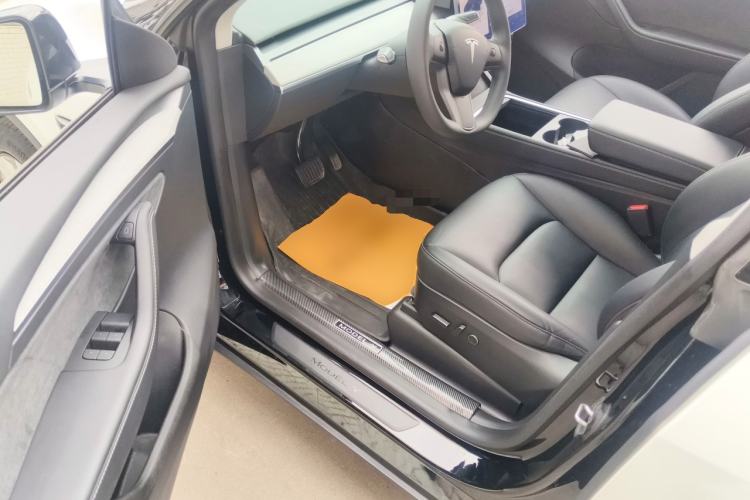 Used Tesla Model Y 2023 Long-Range All-Wheel-Drive Version