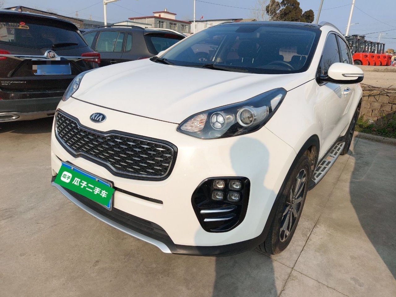 Под передней частью автомобиля