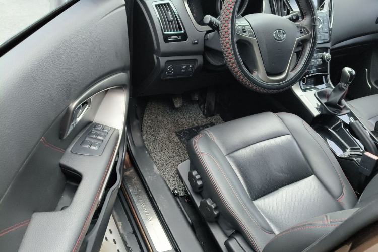 Used Huatai Santa Fe 2017 1.5T Gasoline Manual Two-Wheel-Drive Elite Model
