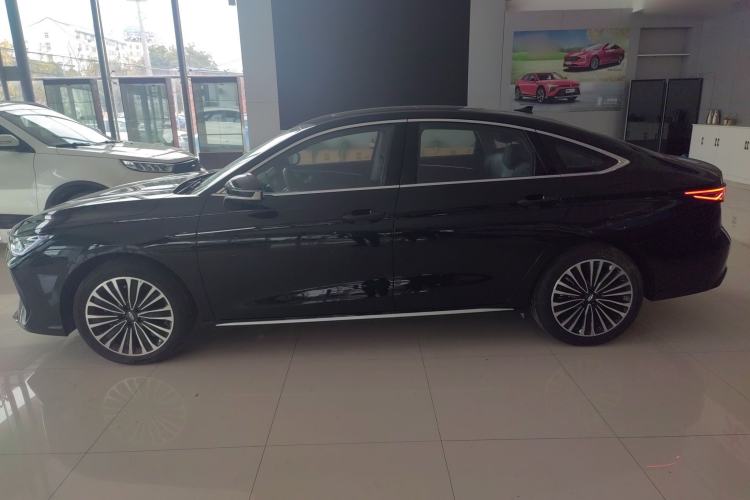 Used Fengyun A8L 2025 1.5 TGDI 145 km Luxury Version Left Side
