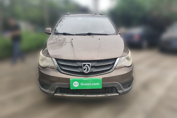 Used Baojun 730 2014 1.5L manual standard trim 7 seats Front