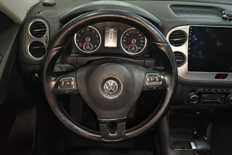 Used Volkswagen Tiguan 2010 2.0 TSI Automatic All-Wheel-Drive Elite Edition Steering Wheel