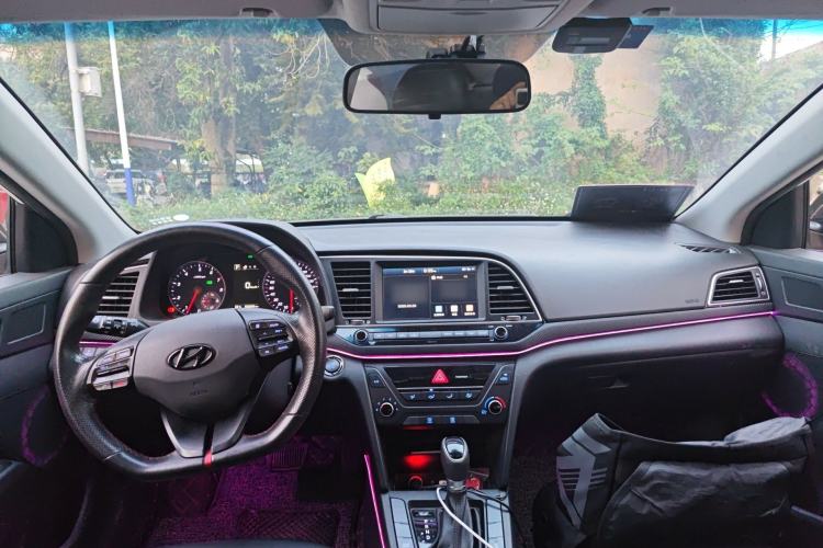 Used Hyundai Elantra (6th Generation / Lingdong) 2018 1.4T Dual-Clutch Xuan Dong · Dynamic Edition Center Console