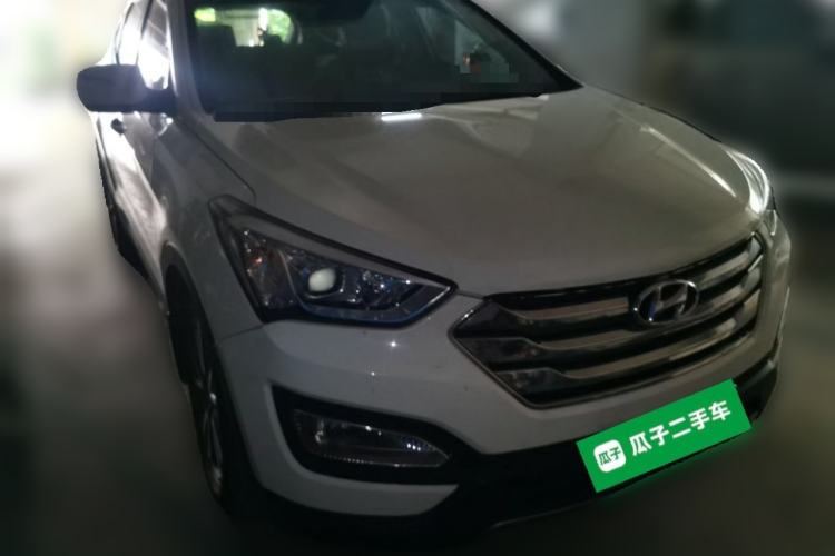 Used Hyundai Santa Fe Classic 2013 Facelift 3.0L 4x4 Comfort Edition with Navigation Euro IV compliant Front Right 45 Deg