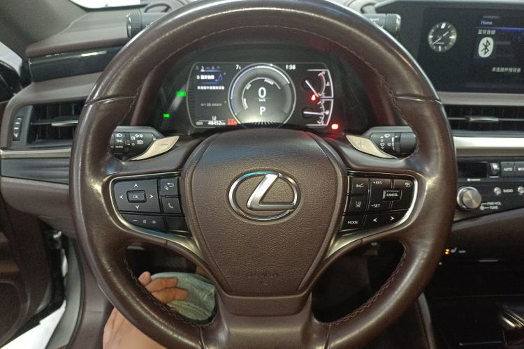 Used Lexus ES 2020 300h Premier Edition
