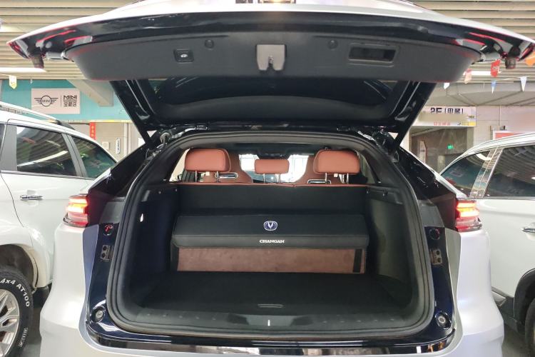 Used CHANGAN UNI-K 2023 2.0T Two-Wheel Drive Yue Ling Trim