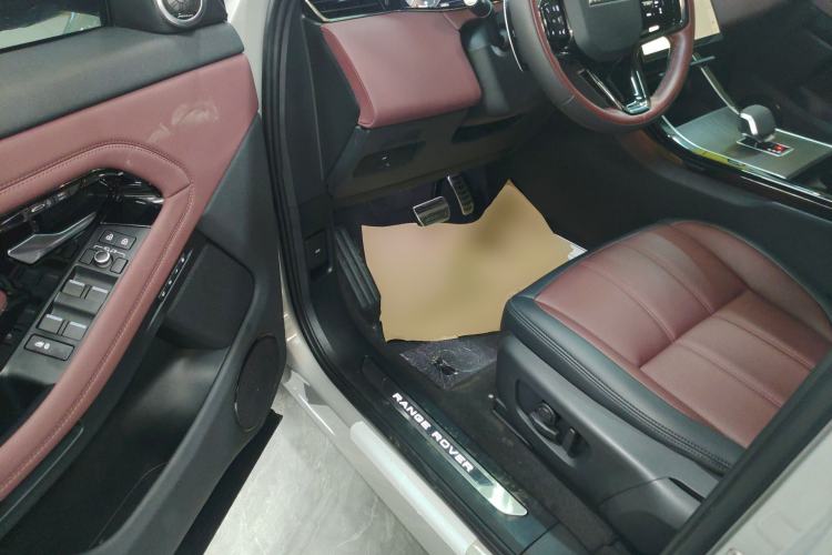 Used Land Rover Range Evoque 2024 Aurora L 249 PS Prestige Light-Chasing Edition
