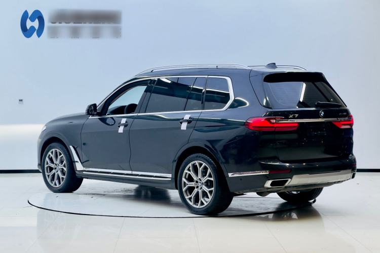 Used BMW X7 2022 xDrive40i Luxury Package with Leading Features
