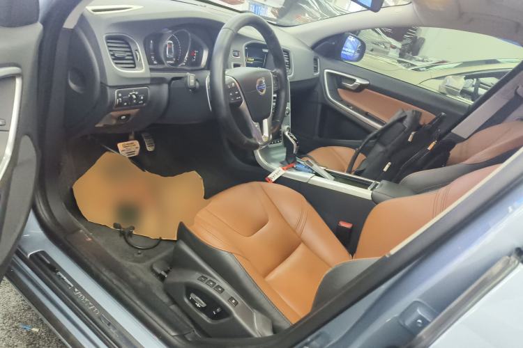 Used Volvo S60 2017 S60L T5 Zhiyue Edition
