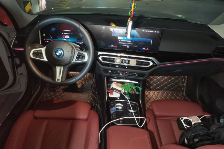 Used BMW i3 2022 eDrive 35 L Center Console