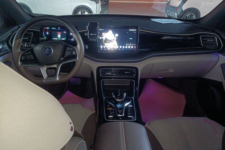 Used BYD Qin PLUS 2024 Honor Edition EV 420KM Beyond Model Center Console