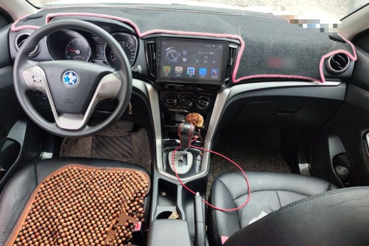 Used Venucia T70 2016 2.0L CVT Smart Choice Edition Center Console