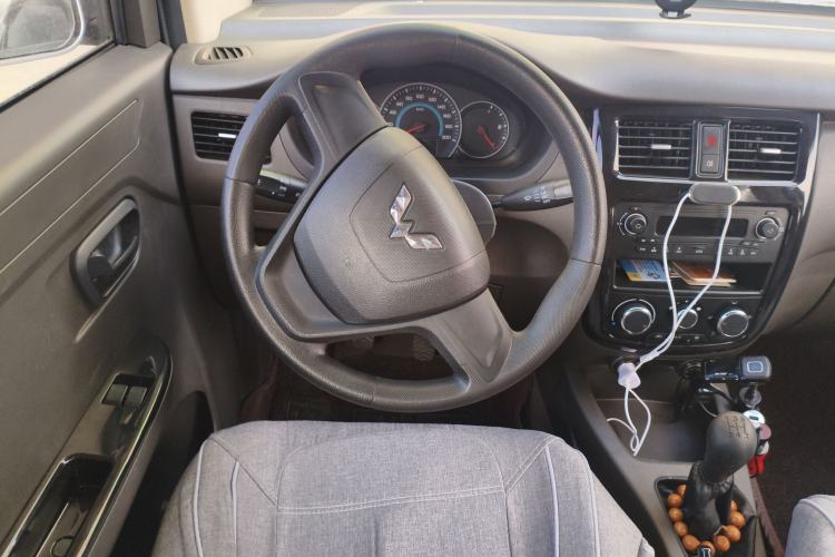 Used Wuling Rongguang V 2018 1.5L Standard Version Steering Wheel
