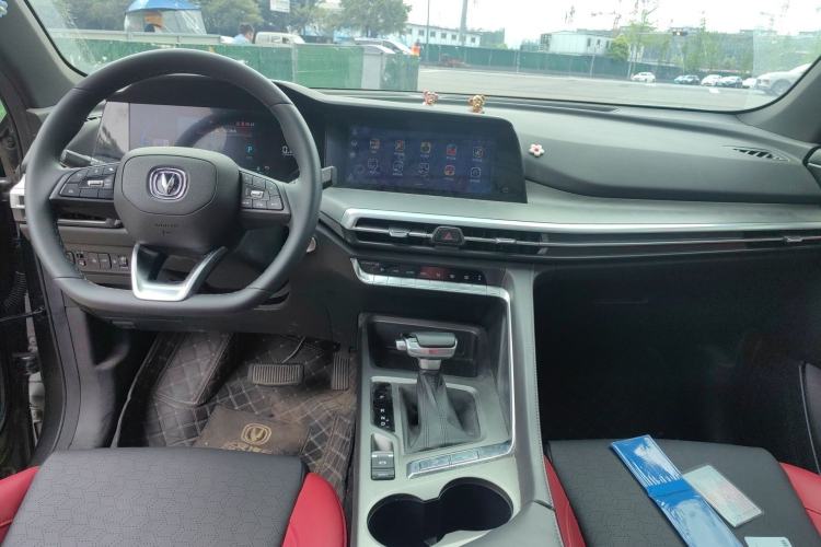 Used CHANGAN CS35PLUS 2021 Revised Version Blue Whale NE 1.4T DCT Prestige Edition Center Console