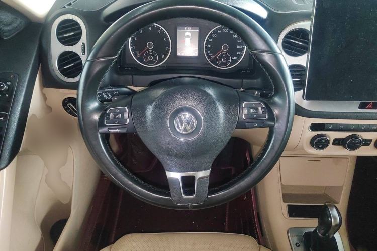 Used Volkswagen Tiguan 2013 1.8 TSI Automatic All-Wheel Drive Luxury Model Steering Wheel
