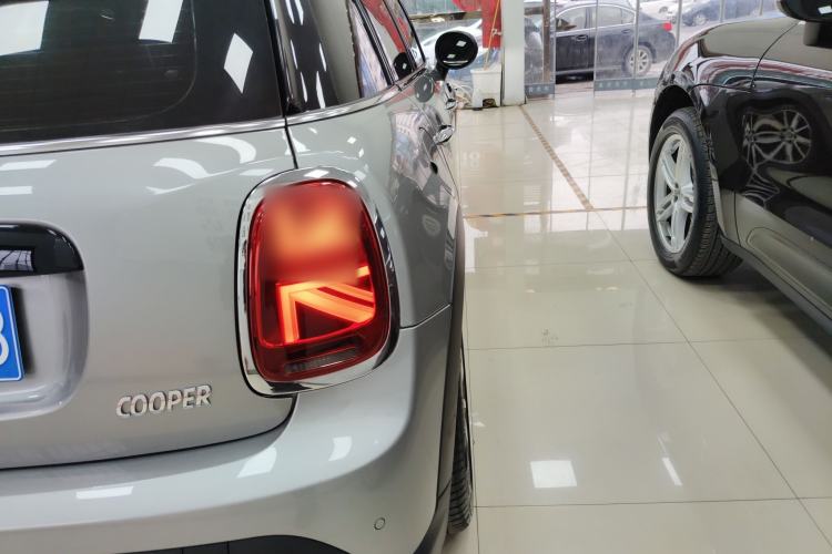 Used MINI MINI 2023 Updated 1.5T COOPER Artist Five-Door Edition
