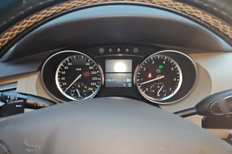 Used Mercedes-Benz R-Class 2017 R 320 4MATIC Business Edition Prestige Model
