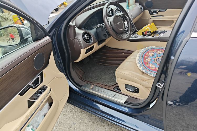 Used Jaguar XJ 2014 XJL 2.0T Two-Wheel-Drive Elegant Business Edition
