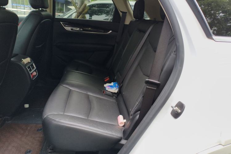 Used Cadillac XT5 2018 28T Four-Wheel Drive Luxury Model Left Rear Seat