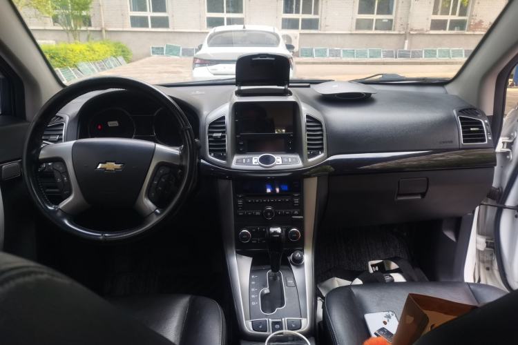 Used Chevrolet Captiva 2015 2.4L 4x4 Flagship Edition 7-Seater Center Console