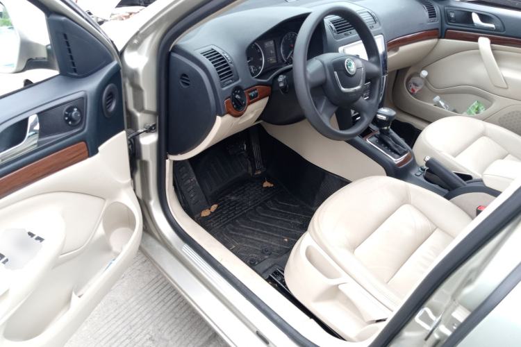 Used Skoda Octavia 2013 1.6L Automatic Yijun Edition Driver Seat