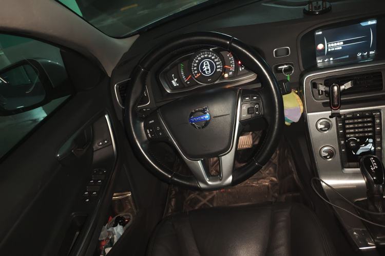 Used Volvo S60 2015 S60L 2.0T Zhiyuan Edition
