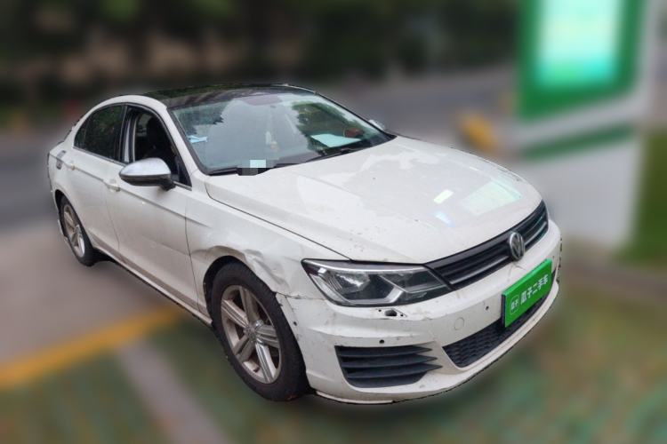 Used Volkswagen Lamando 2015 280TSI DSG Comfort Edition Front Right 45 Deg