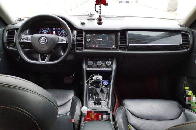 Used Skoda Kodiaq 2019 Facelifted TSI330 5-Seater Two-Wheel-Drive Luxury Enjoyment Edition China VI Standard Center Console