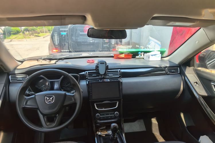 Used JMC Yusheng S330 2016 1.5L GTDi Manual Two-Wheel Drive Value Edition Center Console