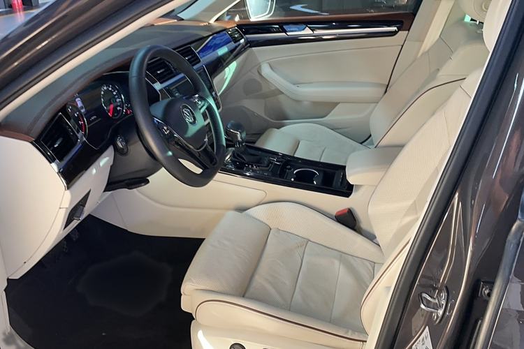 Used Volkswagen Phideon 2016 380TSI Two-Wheel-Drive Supreme Edition
