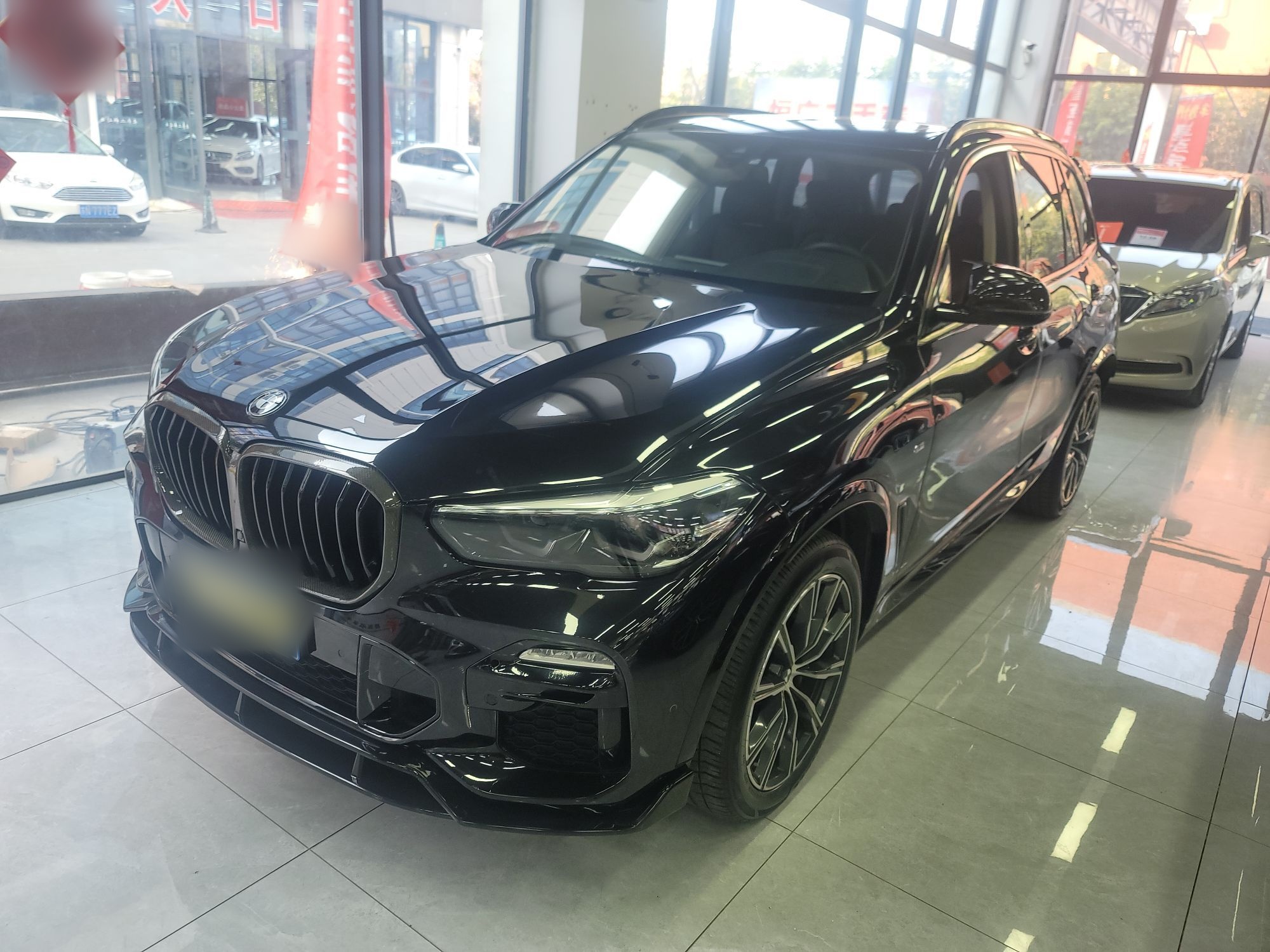 Под передней частью автомобиля